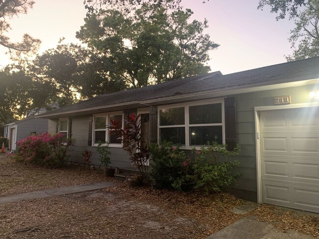 Building Photo - Charming Home In Allendale Terrace