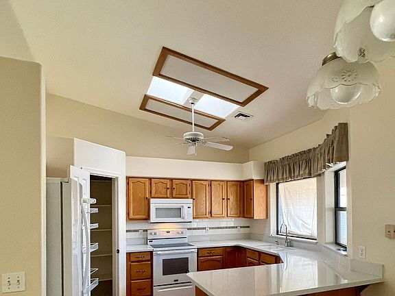 Building Photo - 3Bedroom 2Bathroom Home in Lake Havasu City