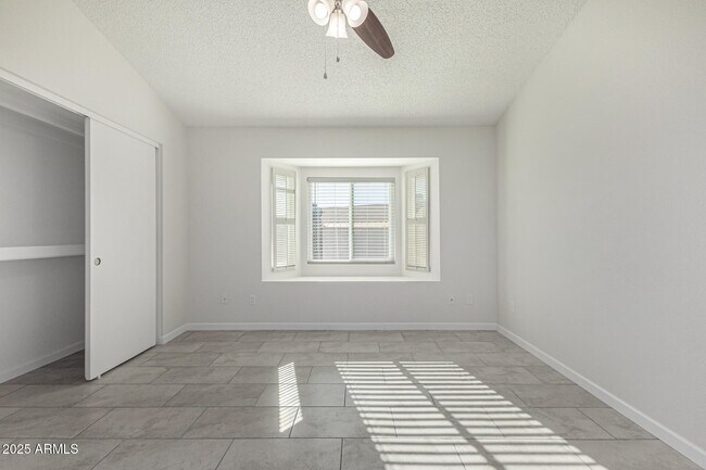 Building Photo - 1813 E Grandview Rd