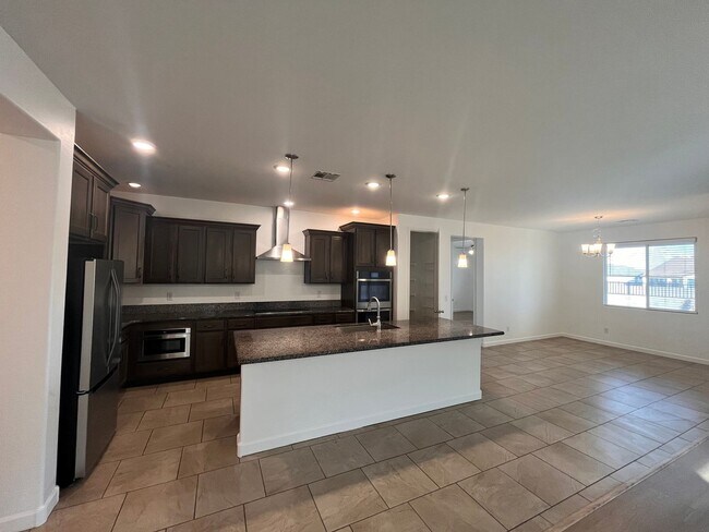 Building Photo - 2880 N Riverdale Ln