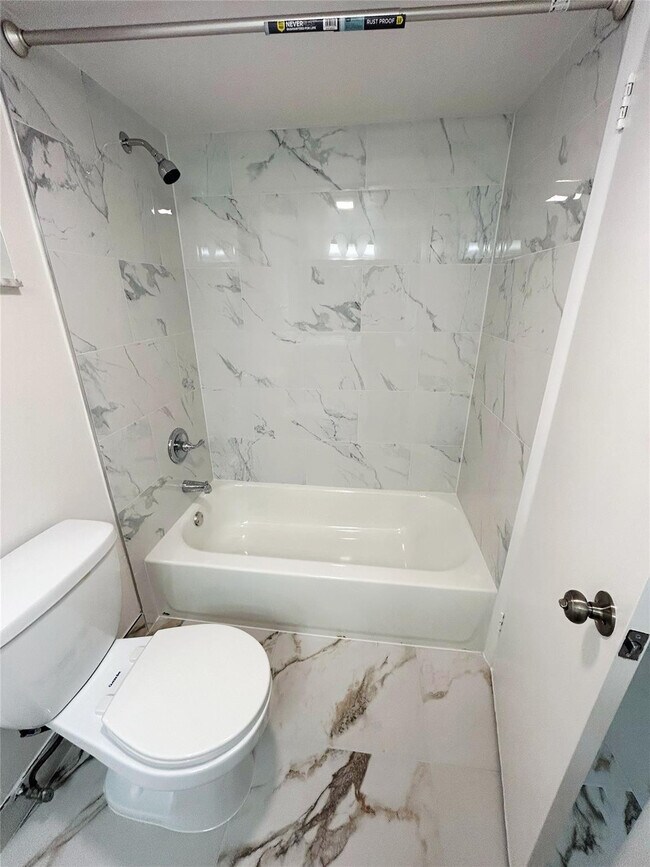 Building Photo - 406 NW 68th Ave