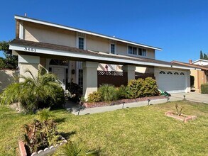 Building Photo - Light Bright 4 bedroom in Irvine