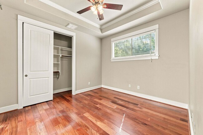 Building Photo - 303 Zennia St