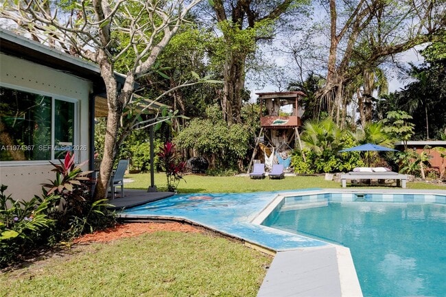 Building Photo - 750 NE 120th St