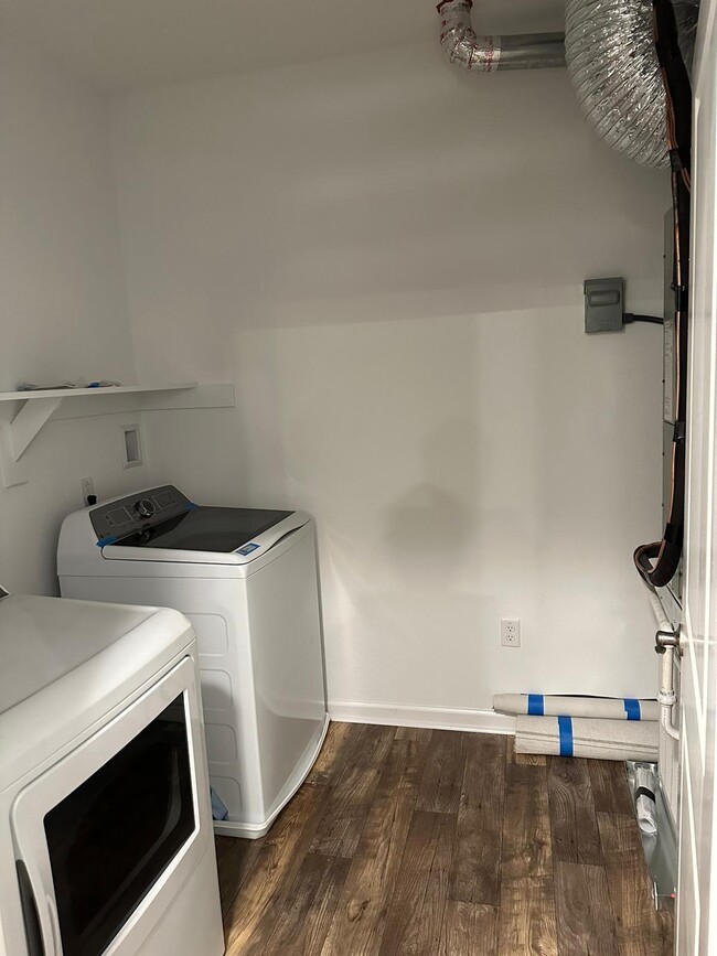 Building Photo - 1733 Dromolin Dr