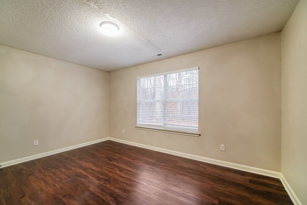 Building Photo - 409 Robin Hill Ln