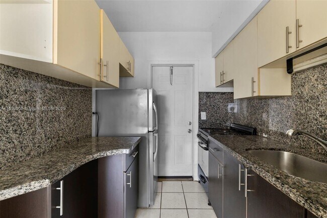 Primary Photo - 770 83rd St