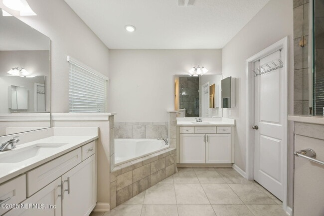 Building Photo - 2719 Chapman Oak Dr