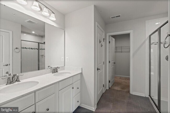Building Photo - 311 Sunrise Ct