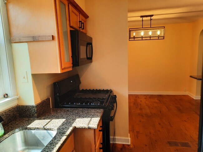 Building Photo - 3Br/2Bath House in Evanston $3,600/m
