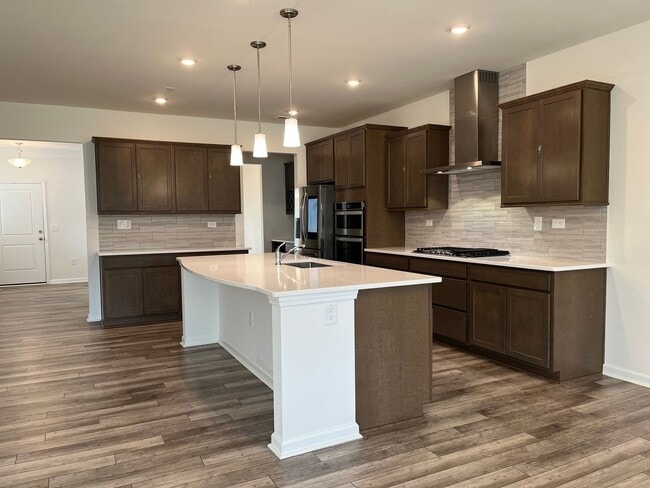 Building Photo - Stunning, Elegant Residence in Fuquay-Vari...
