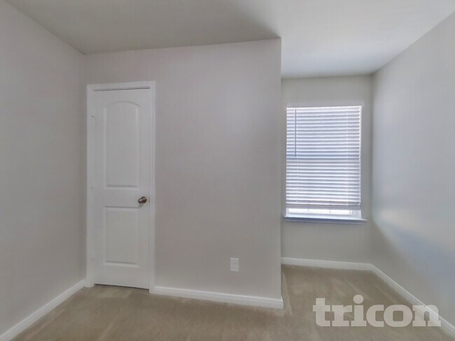 Building Photo - 12370 Mahoney Ml