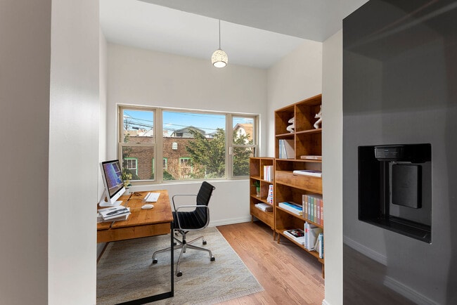 Building Photo - 2630 N Hamlin Ave