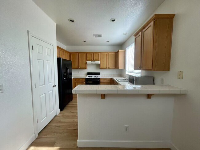 Building Photo - Sweet 2 stories single-family house with 4 bedrooms