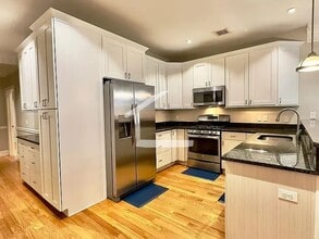 Building Photo - Beautifully Designed Luxury 2-Bed/2-Bath in the South End