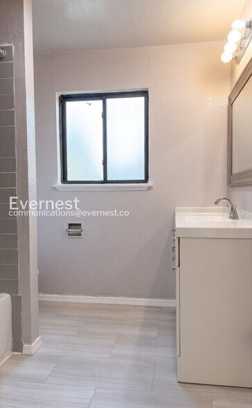 Building Photo - 1033 SW 148th St