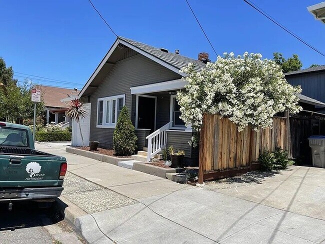 Building Photo - 1080 Sherman St