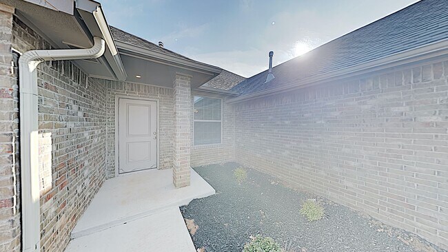 Building Photo - 10704 Mountain Fork Dr