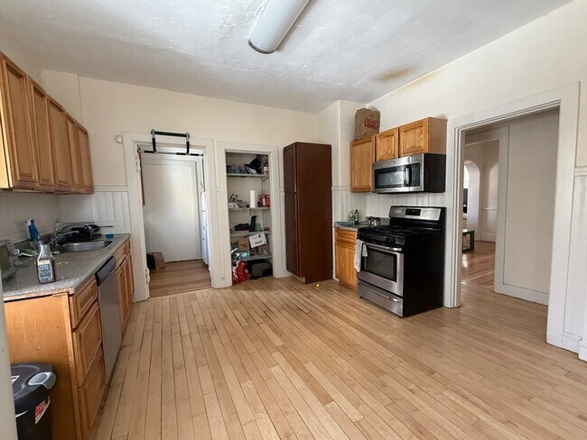 Building Photo - 12 Braemore Rd