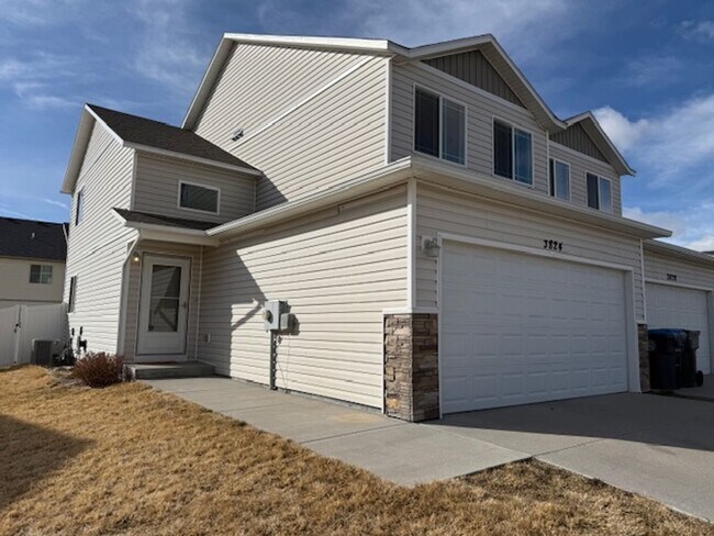 Building Photo - House For Lease