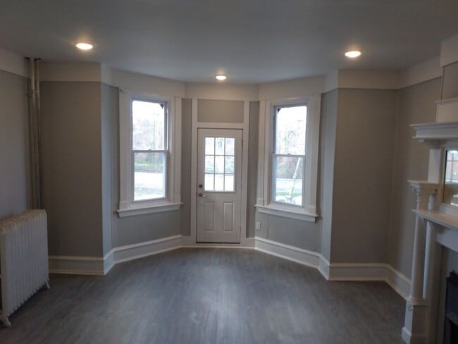 Building Photo - 3864 W Girard Ave