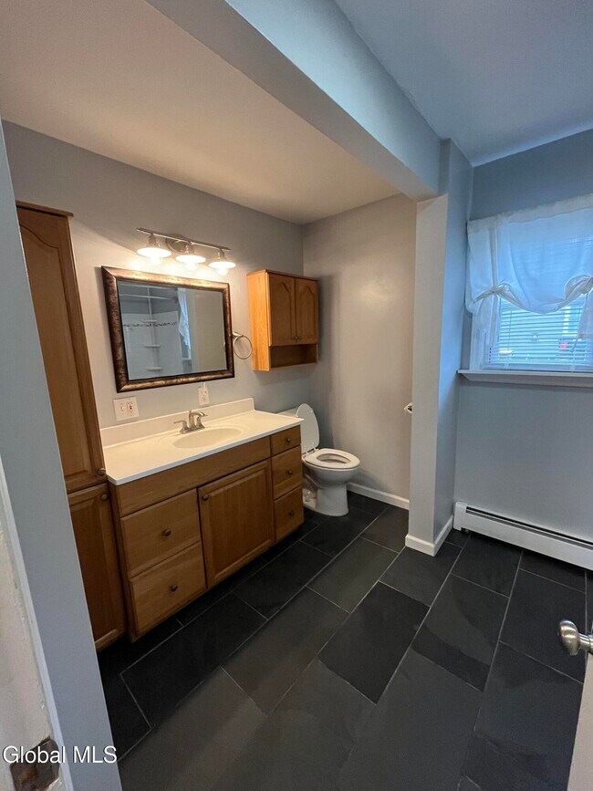 Building Photo - 36 Glenville St