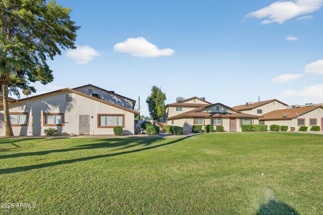 Building Photo - 860 E Brown Rd