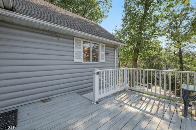 Building Photo - 336 Lakeview Ave