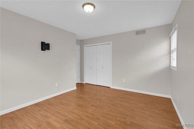 Building Photo - 940 Reserve Rd
