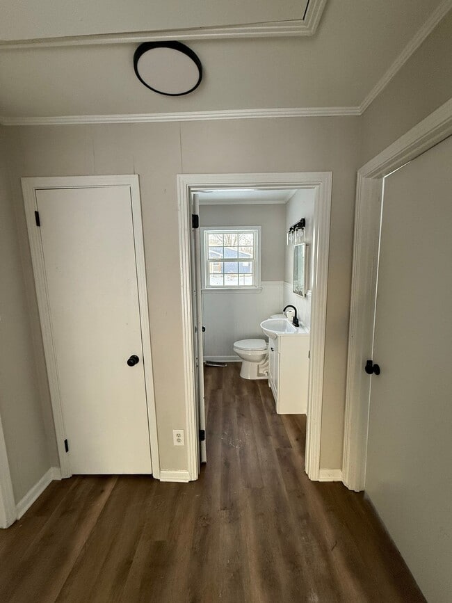 Building Photo - 210 Laurison St