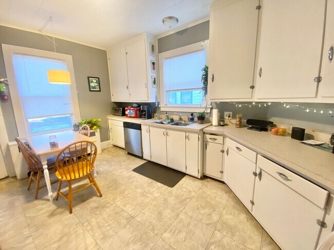 Building Photo - 36 Clarke St