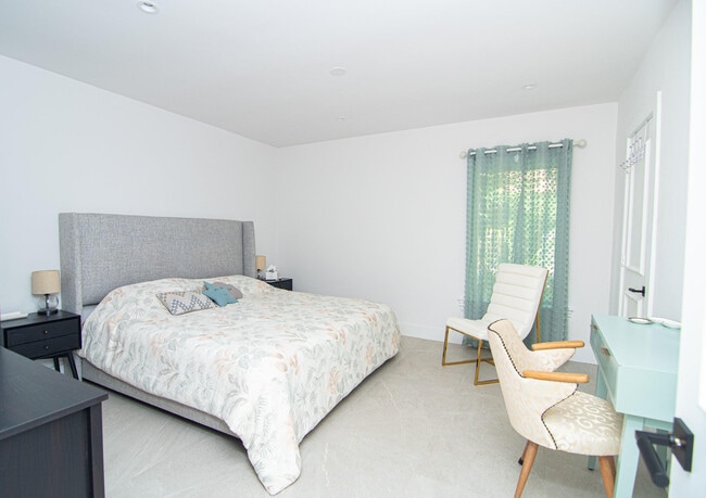 Building Photo - 8208 Twin Lake Dr