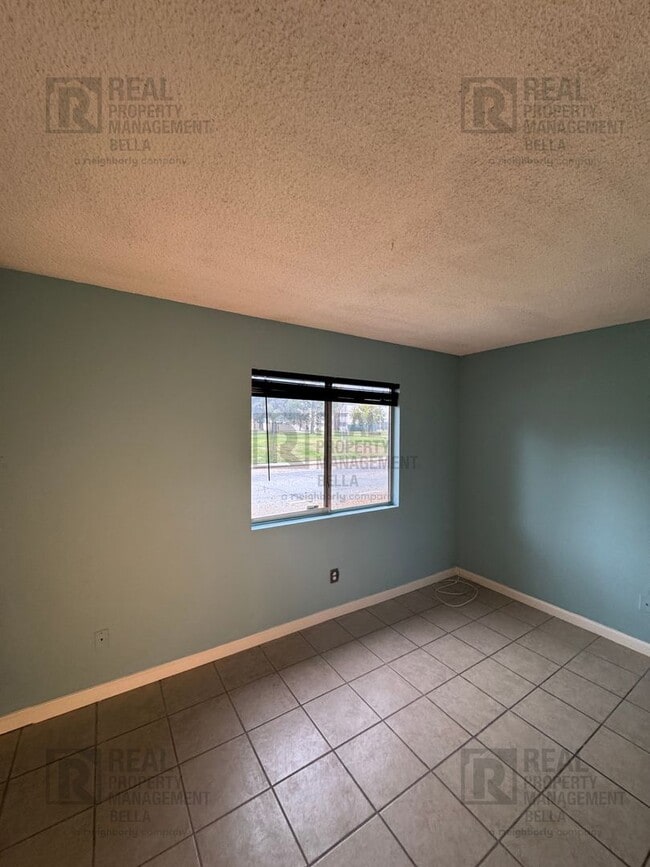 Building Photo - 55+ COMMUNITY- Charming 2-Bed, 2-Bath Home in Desirable 55+ Sunrise Community