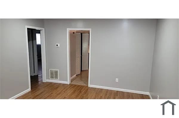 Building Photo - Room in Duplex on Glenwoods Dr
