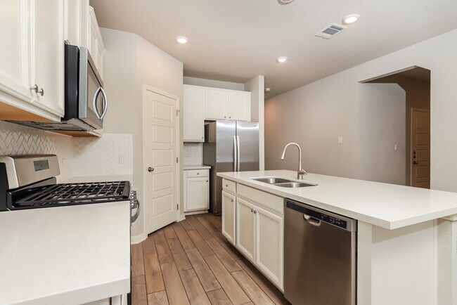 Building Photo - 1417 Arcadian Lily