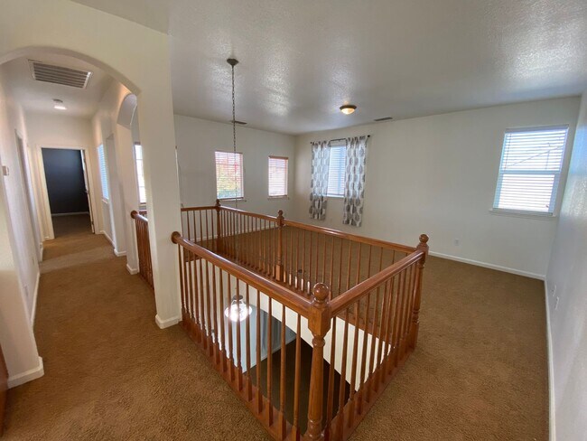 Building Photo - Elegant 2 story home in NW Visalia Coming ...