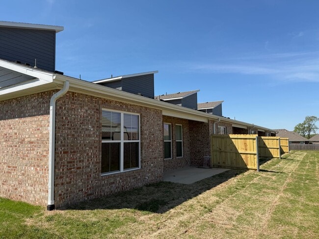 Building Photo - ***938 Seaborn Way***