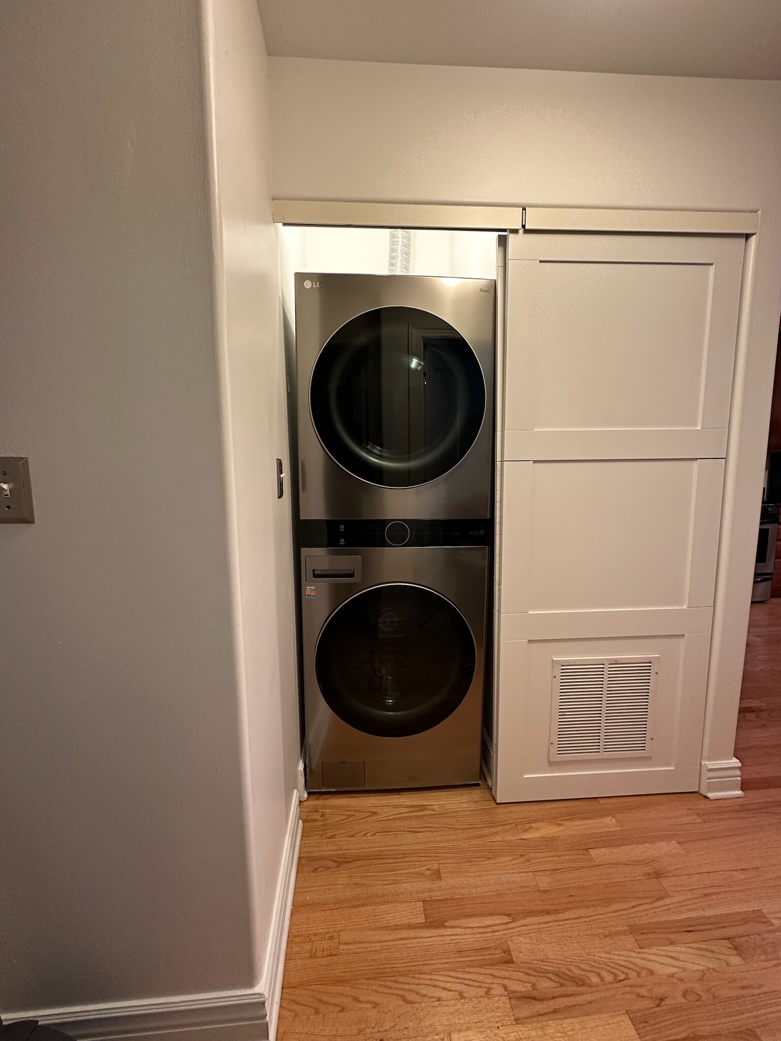 New LG washer and dryer in unit - 6709 N Lakewood Ave