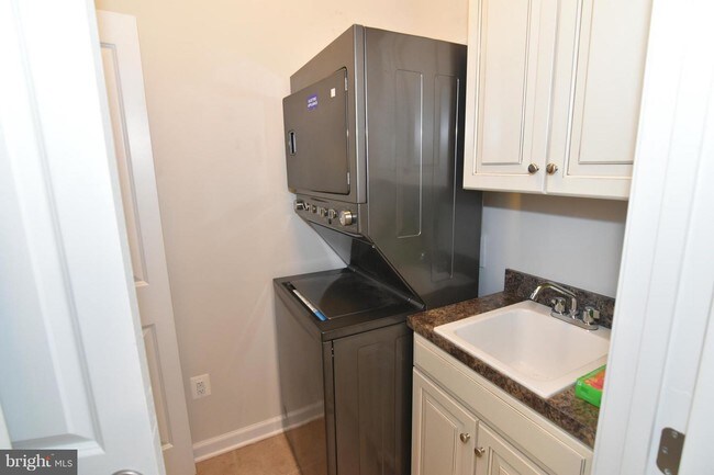 Building Photo - 3544 Briarwood Dr