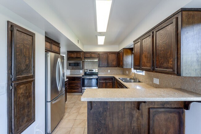 Building Photo - Gorgeous 3 bedroom house with amazing views and huge garden