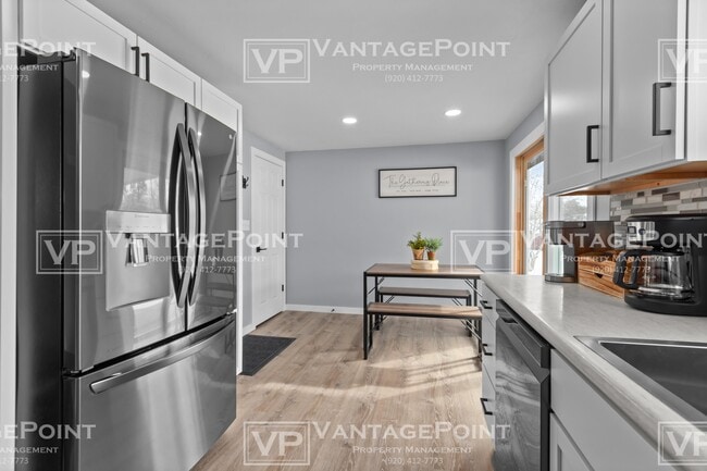 Building Photo - 606 Simonet St