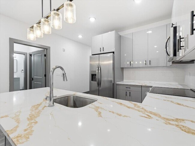 Building Photo - 531 32nd St