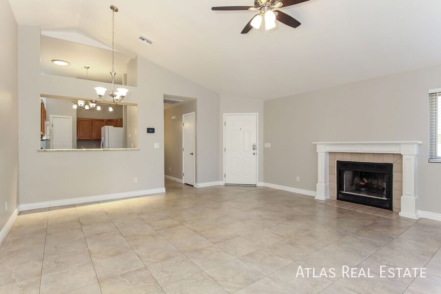 Building Photo - 1365 N Culpepper Ave