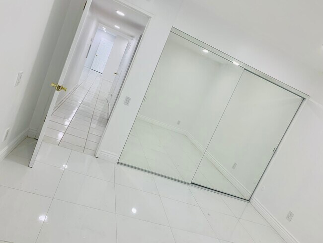 Building Photo - 5301 Balboa Blvd