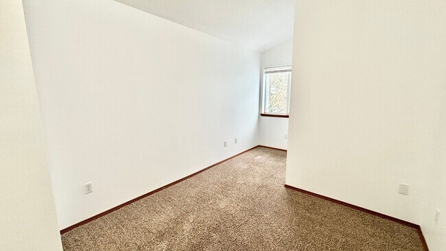 Building Photo - N0611