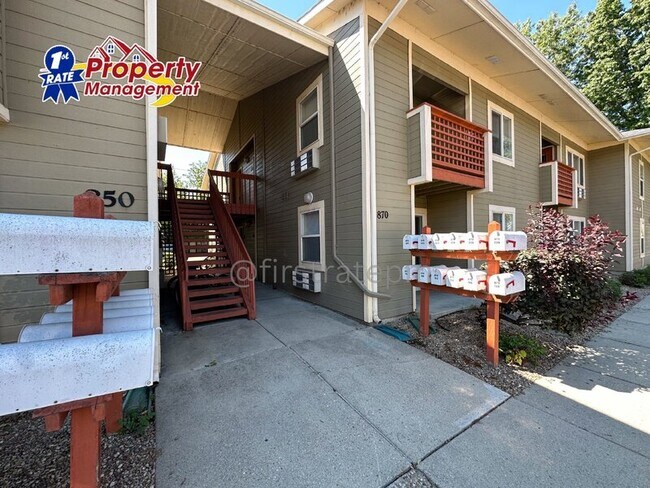 Building Photo - 870 W Belmont Cir