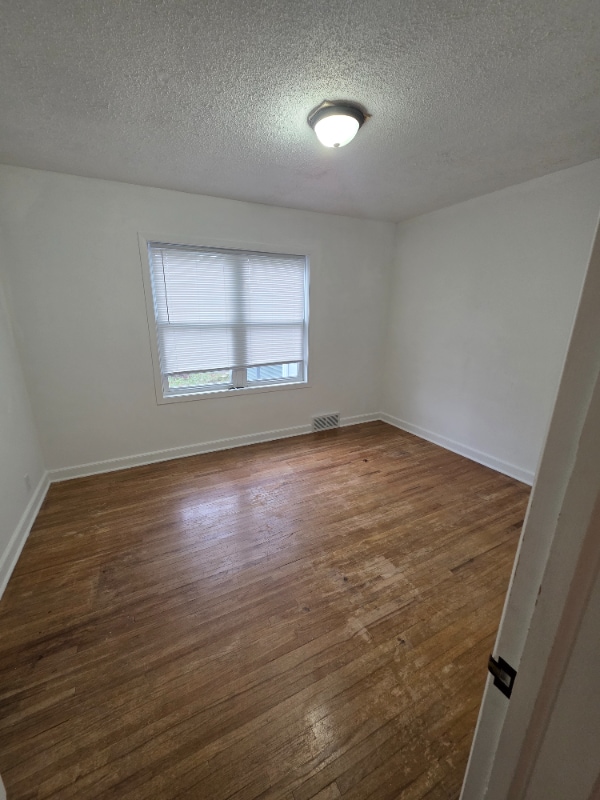 Building Photo - 244 Broadway St E