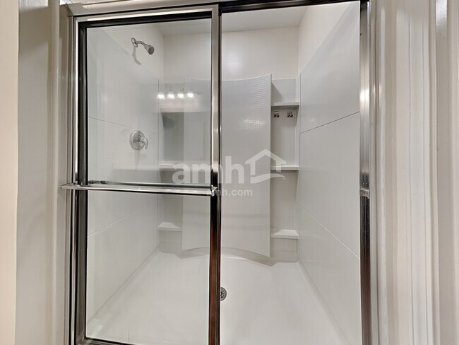 Building Photo - 119 Orion Way