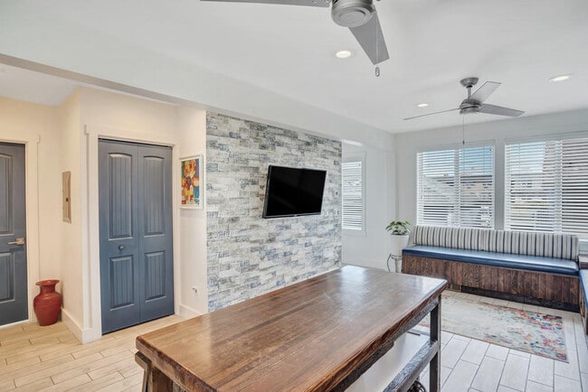 Building Photo - 903 Ocean Ave N