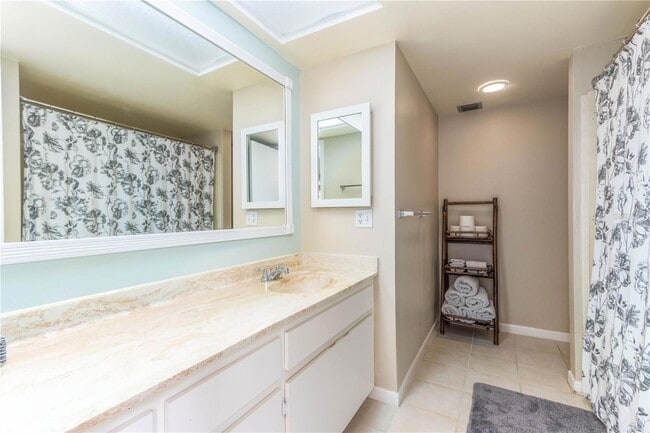 Building Photo - 700 Island Way